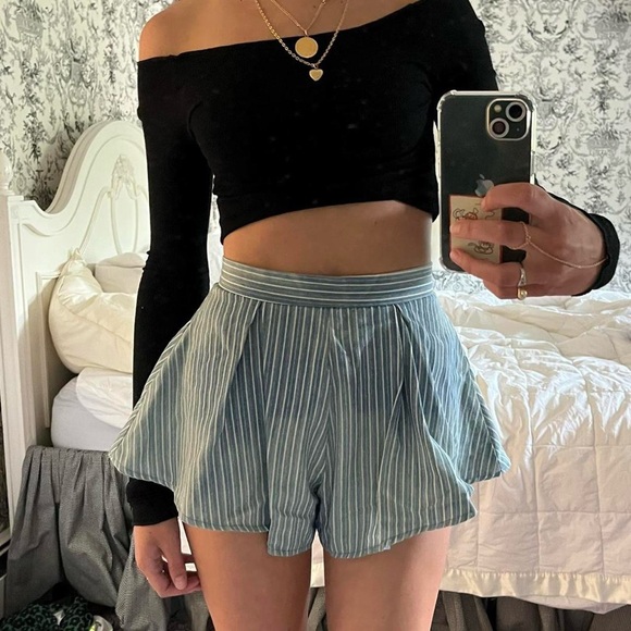 rumor boutique XS flowy skirt like pinstripe shorts - Picture 3 of 4